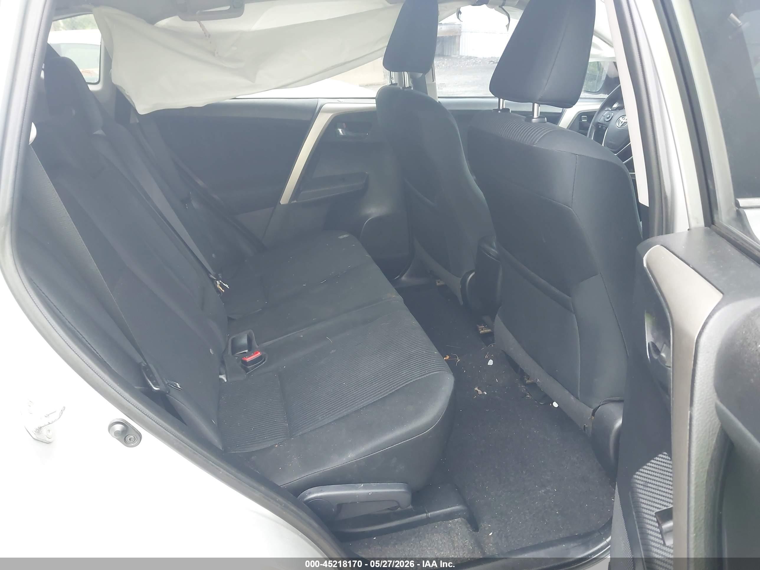 2015 Toyota Rav4 Le Silver vin: 2T3BFREV6FW342976