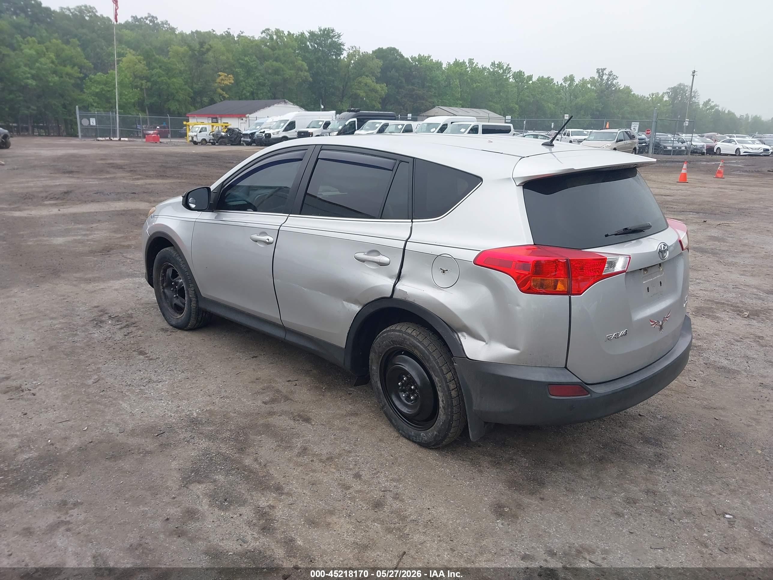 2015 Toyota Rav4 Le Silver vin: 2T3BFREV6FW342976