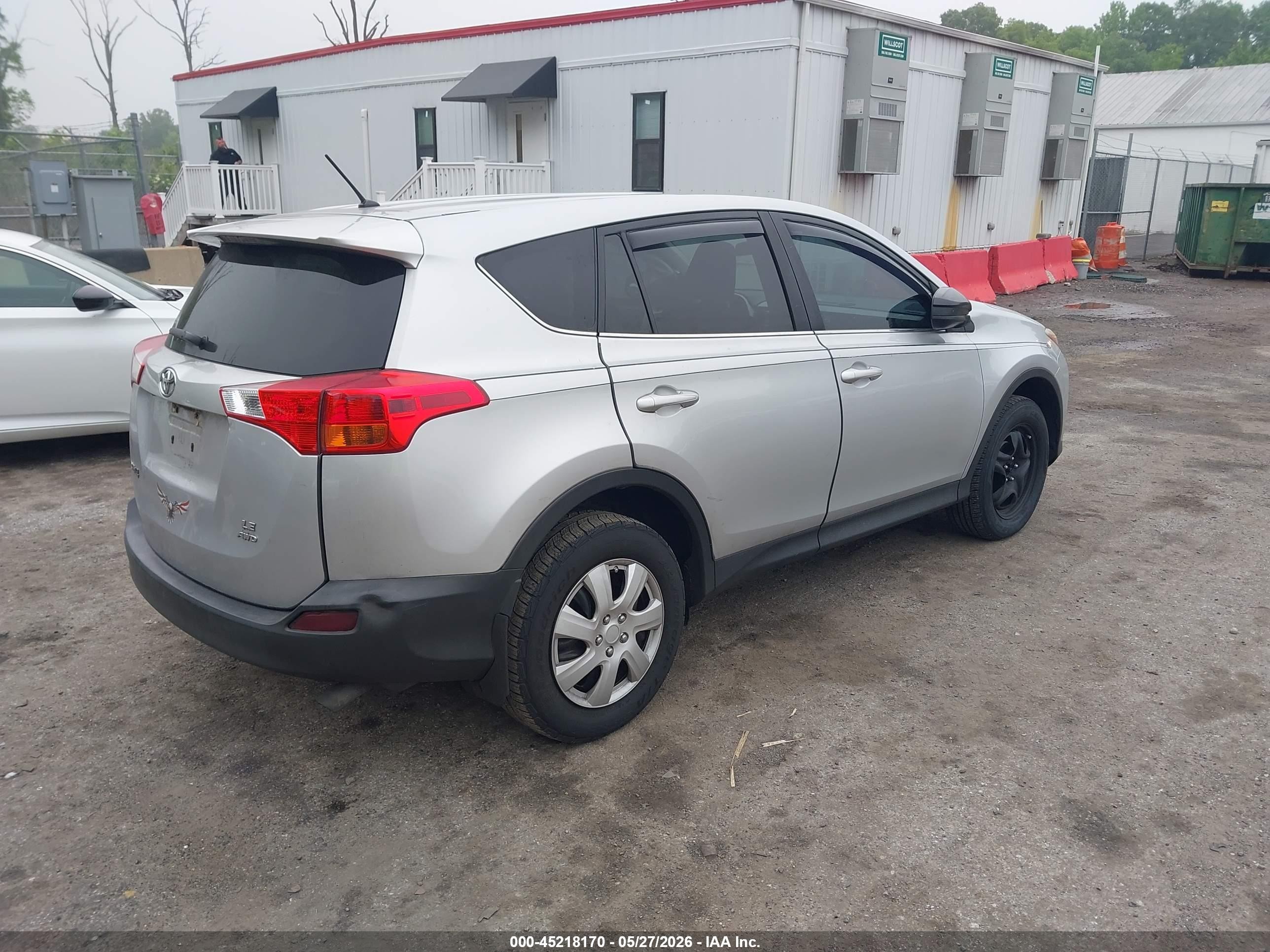 2015 Toyota Rav4 Le Silver vin: 2T3BFREV6FW342976