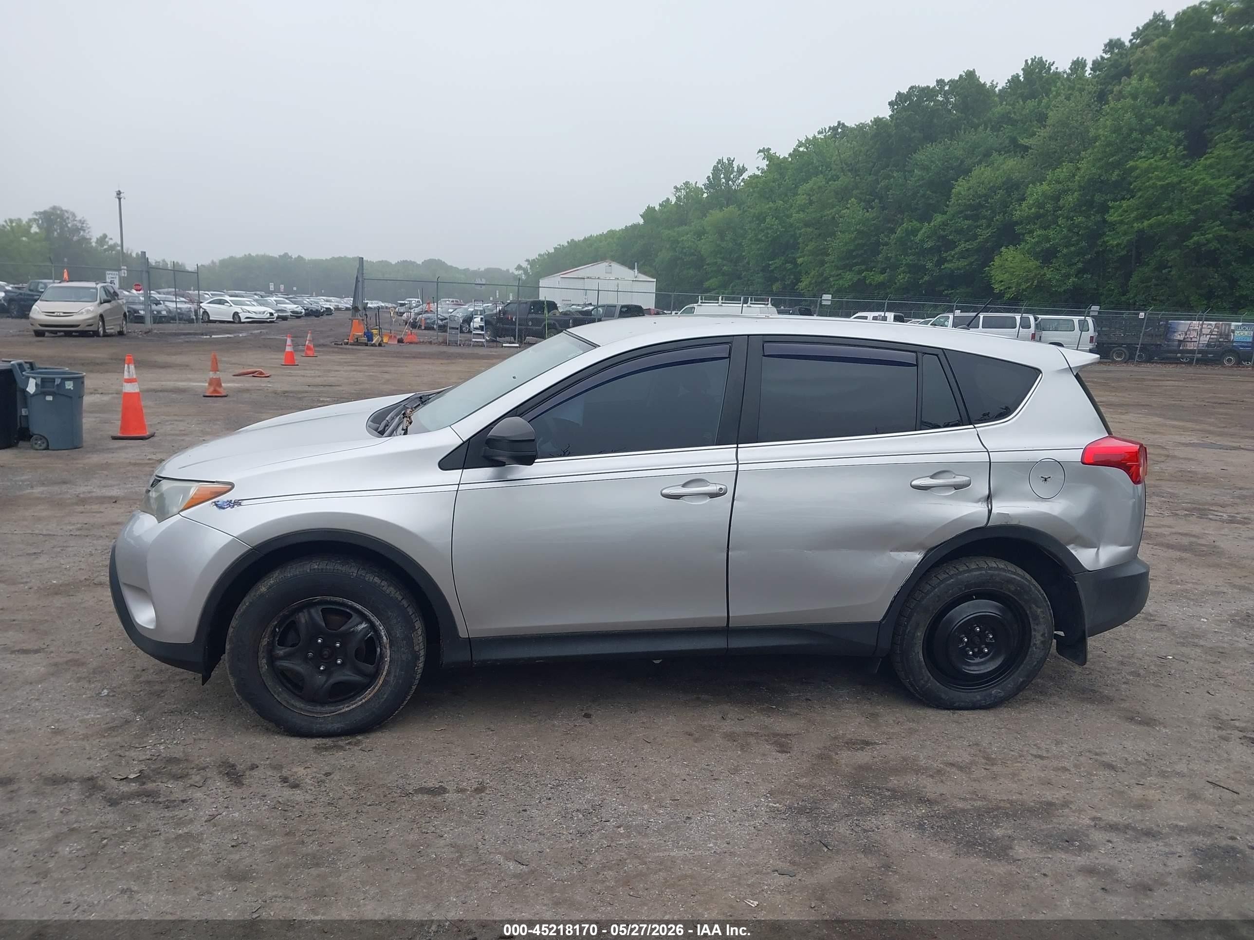 2015 Toyota Rav4 Le Silver vin: 2T3BFREV6FW342976