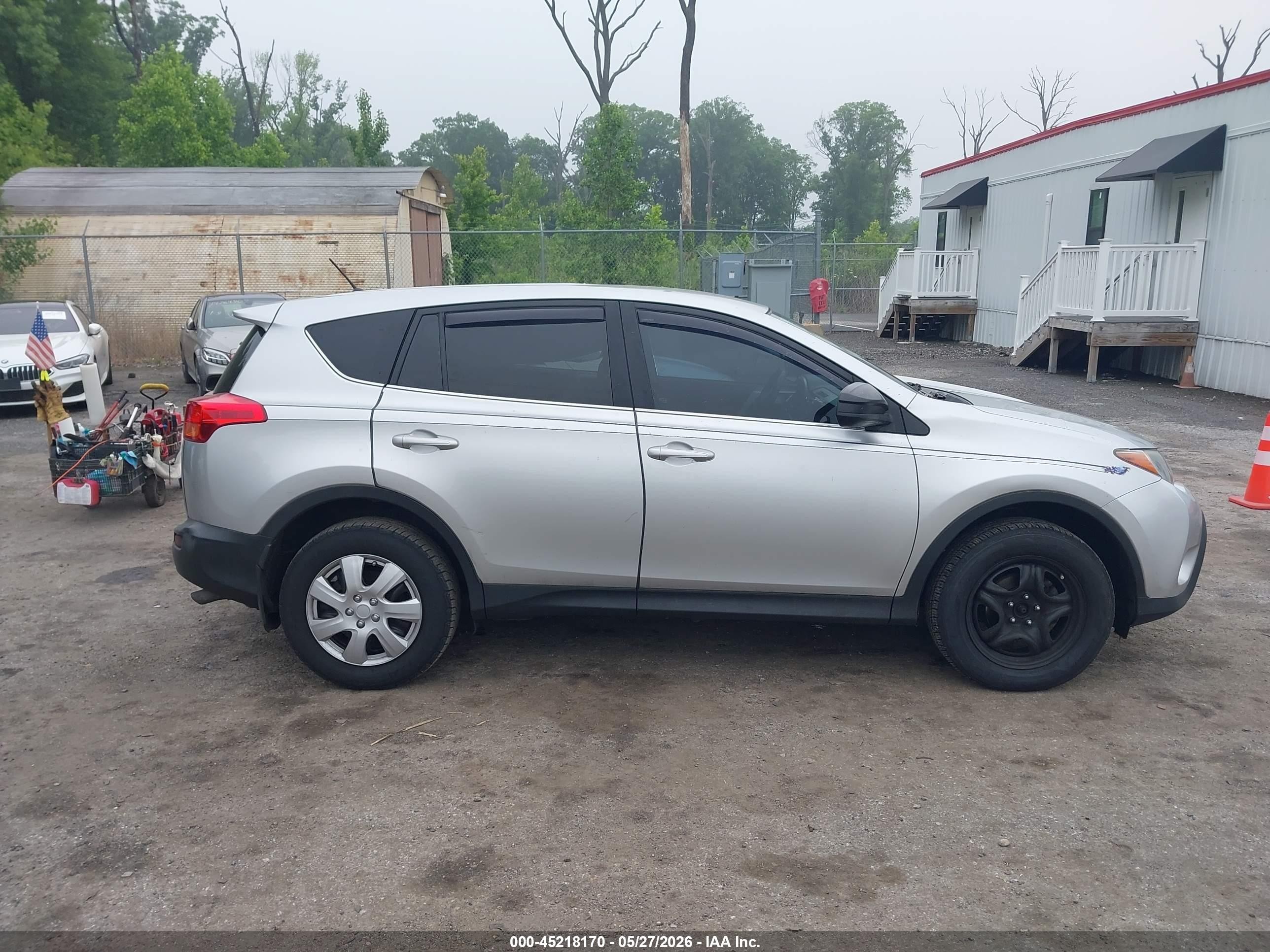 2015 Toyota Rav4 Le Silver vin: 2T3BFREV6FW342976