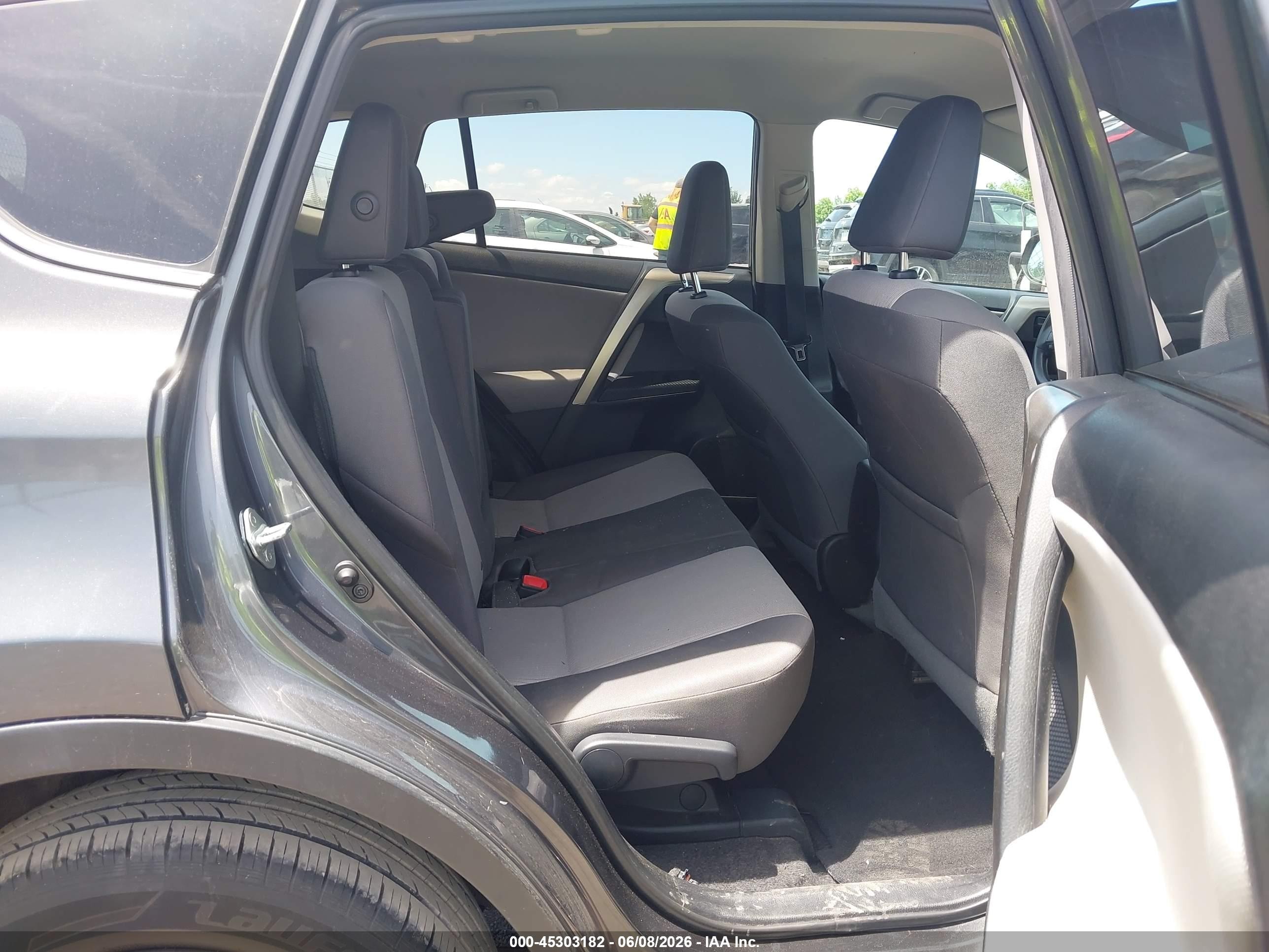 2015 Toyota Rav4 Le Gray vin: 2T3BFREV6FW353931