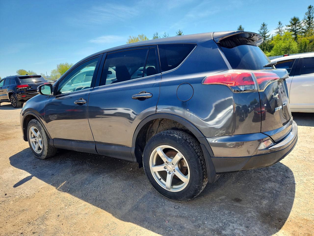 2016 Toyota Rav4 Le Gray vin: 2T3BFREV6GW506566