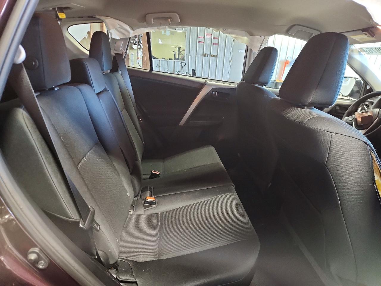 2017 Toyota Rav4 Le Burgundy vin: 2T3BFREV6HW659255