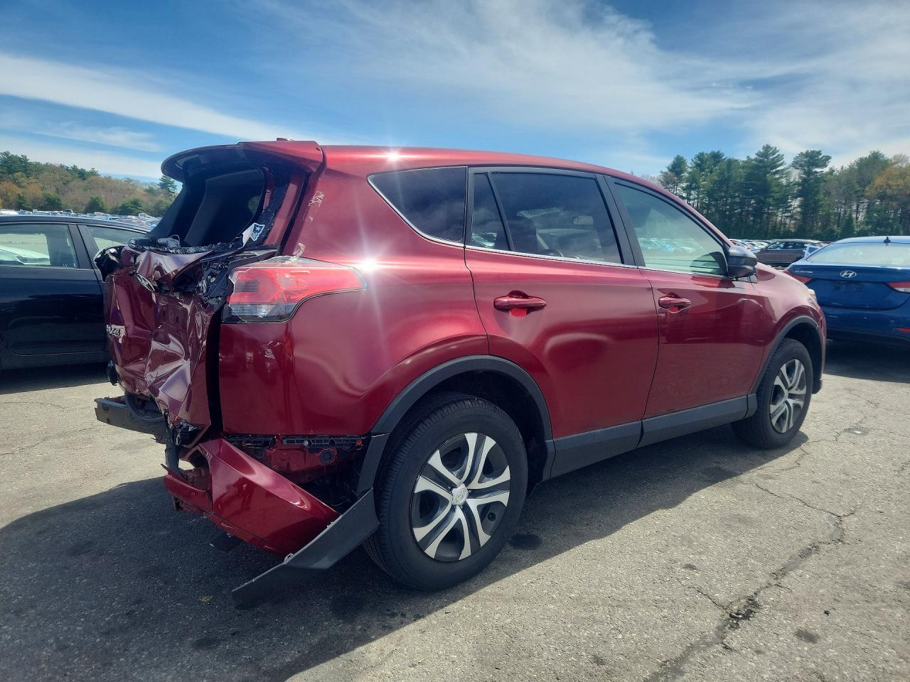 2018 Toyota Rav4 Le Red vin: 2T3BFREV6JW725681