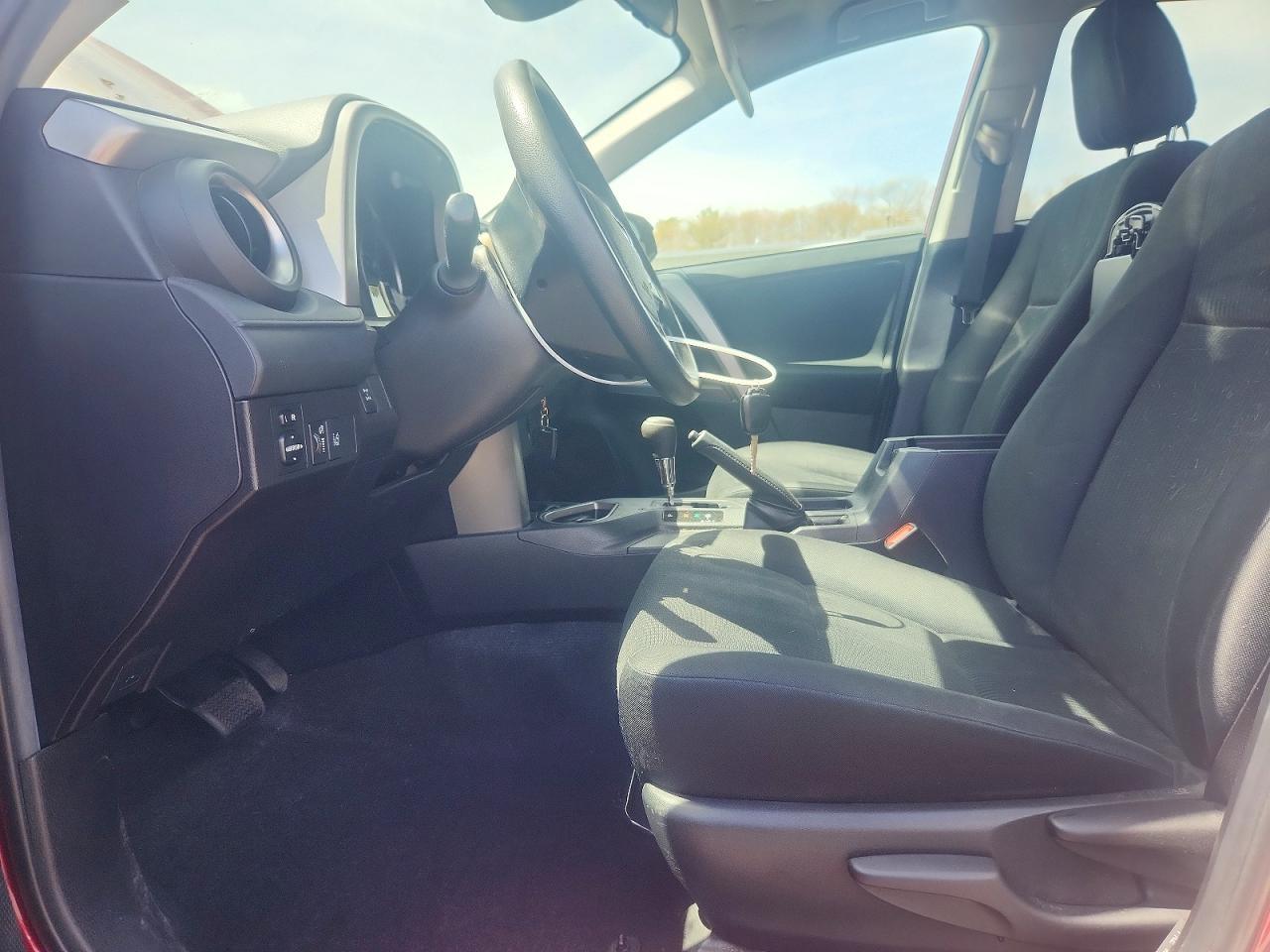 2018 Toyota Rav4 Le Red vin: 2T3BFREV6JW725681