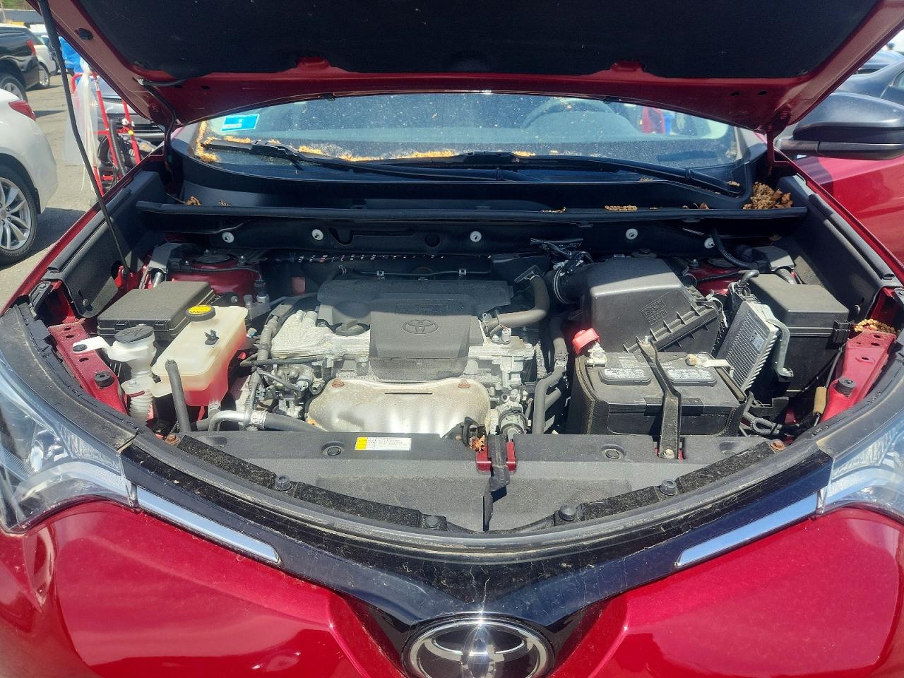 2018 Toyota Rav4 Le Red vin: 2T3BFREV6JW725681