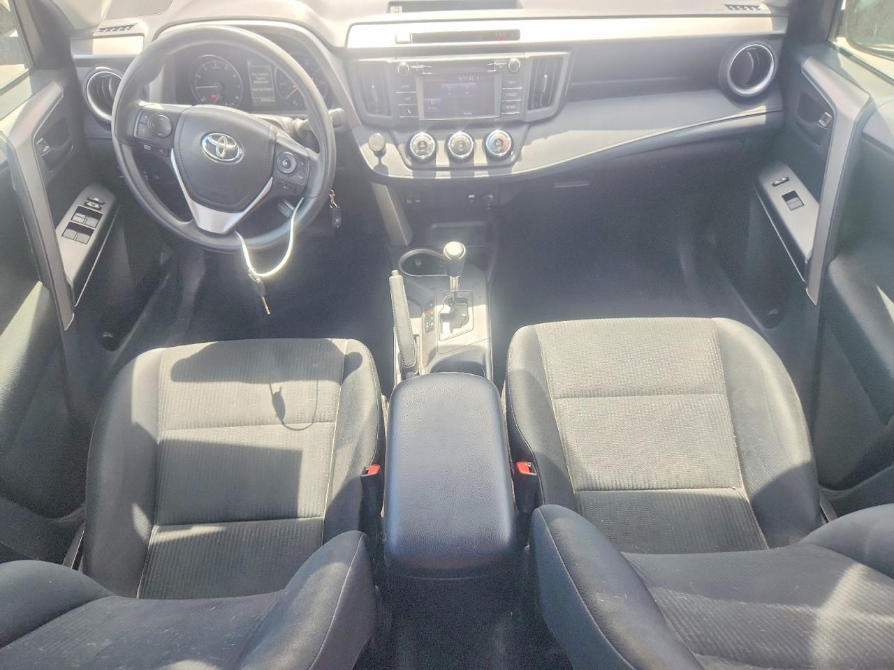 2018 Toyota Rav4 Le Red vin: 2T3BFREV6JW725681
