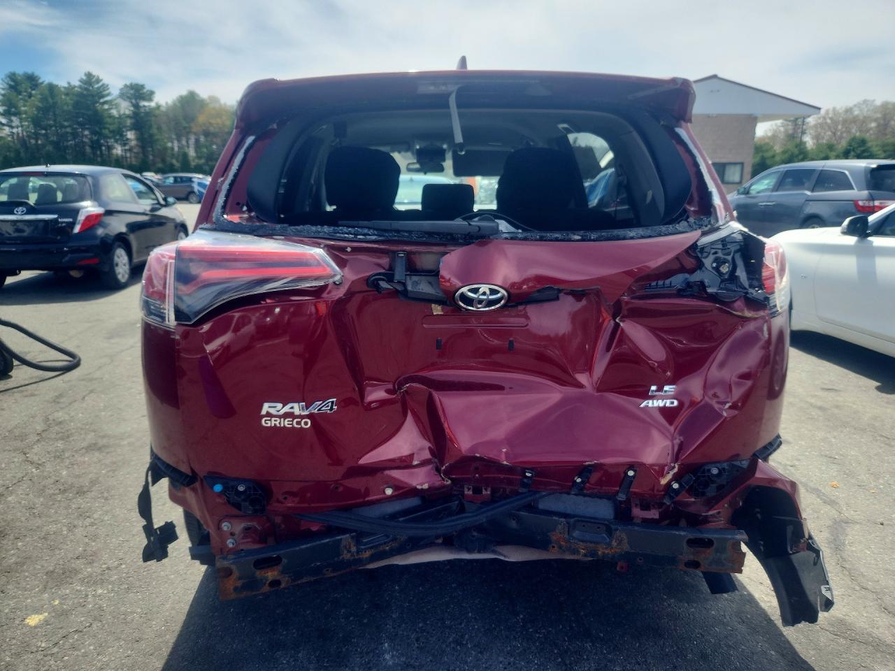 2018 Toyota Rav4 Le Red vin: 2T3BFREV6JW725681