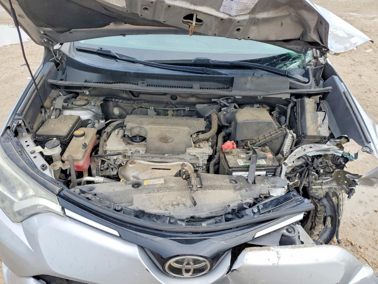 2018 Toyota Rav4 Le Silver vin: 2T3BFREV6JW760849