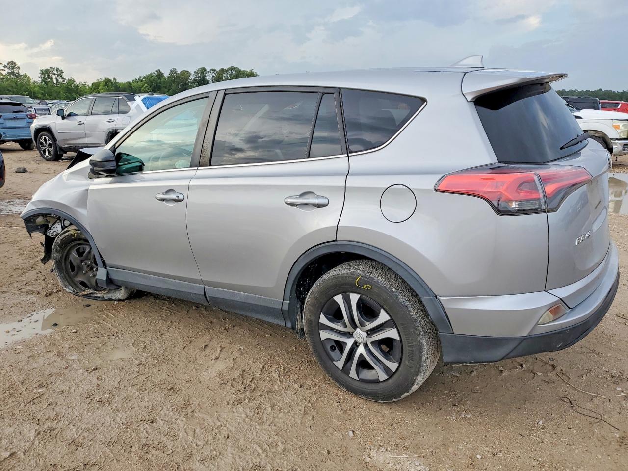 2018 Toyota Rav4 Le Silver vin: 2T3BFREV6JW760849