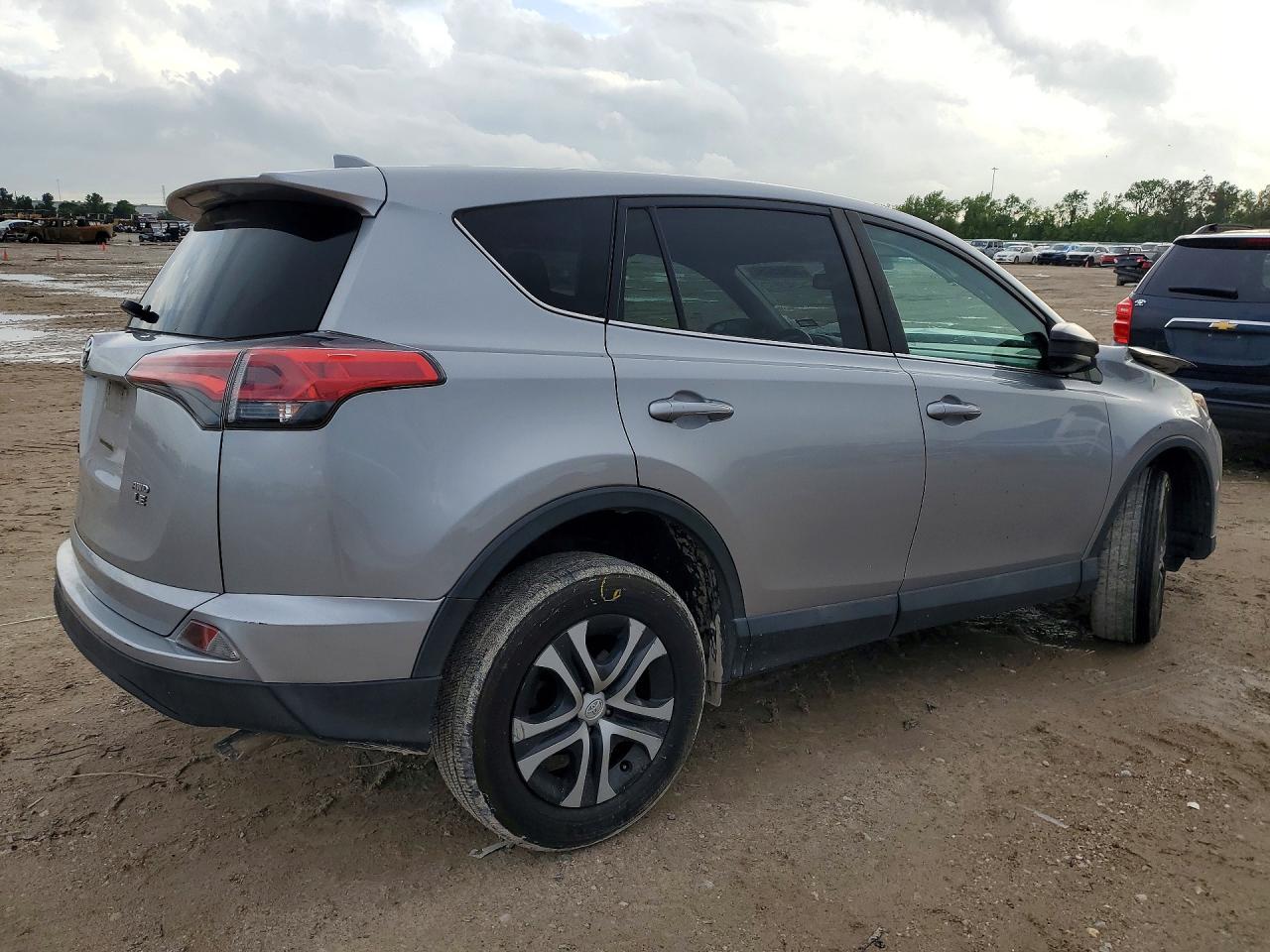 2018 Toyota Rav4 Le Silver vin: 2T3BFREV6JW760849