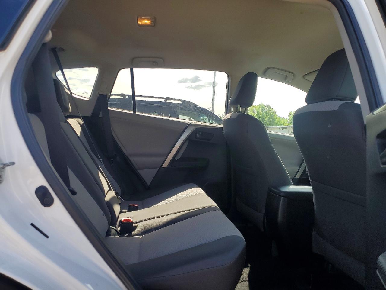 2013 Toyota Rav4 Le White vin: 2T3BFREV7DW022532