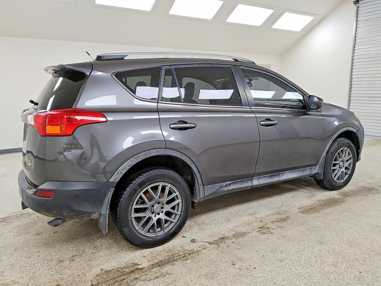 2013 Toyota Rav4 Le Gray vin: 2T3BFREV7DW113896