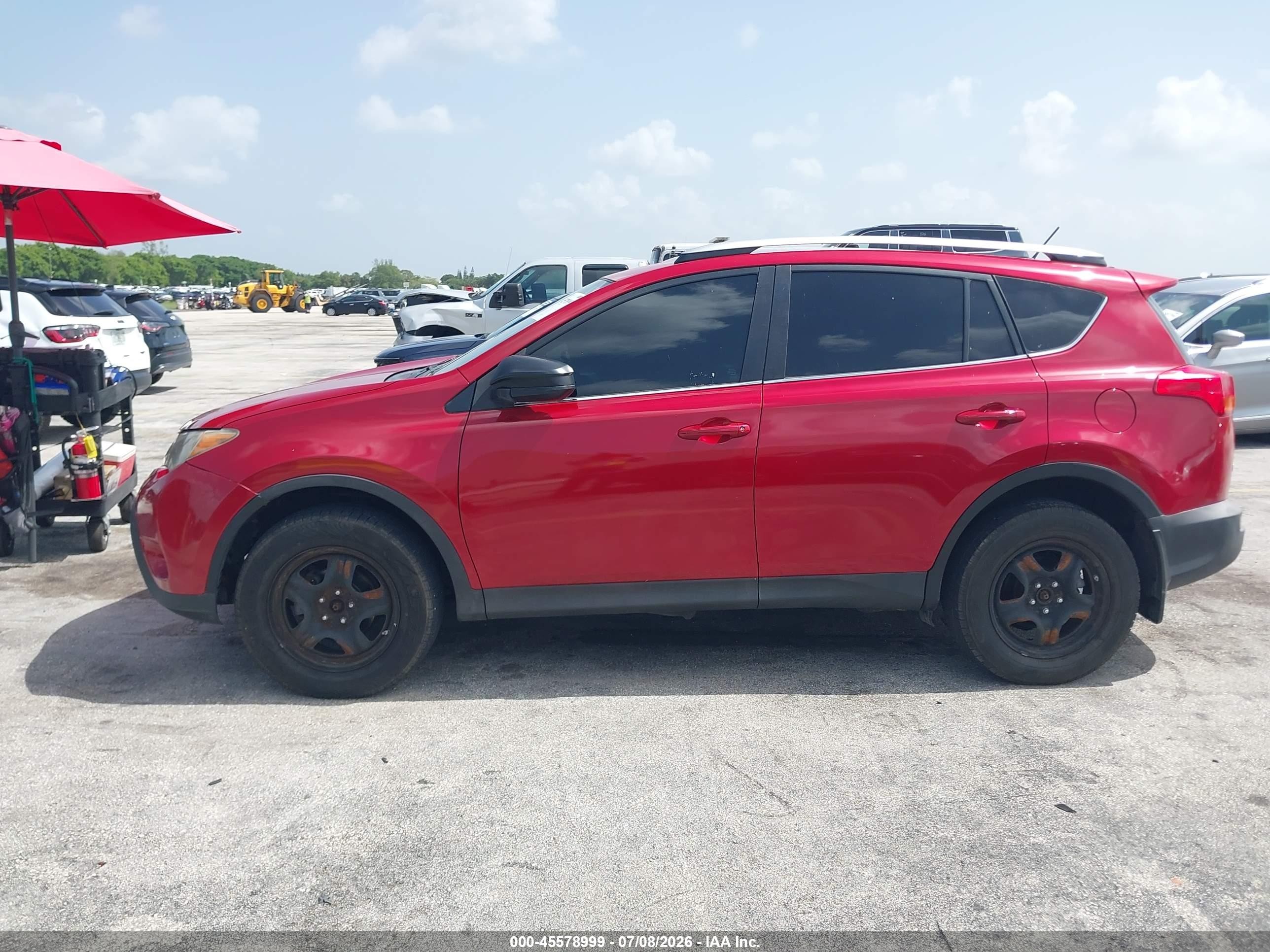 2014 Toyota Rav4 Le Red vin: 2T3BFREV7EW145443