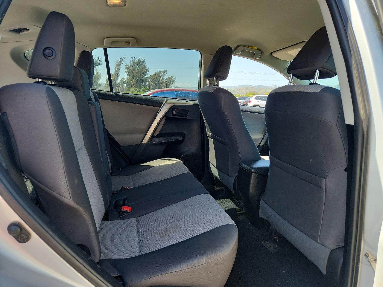 2014 Toyota Rav4 Le Silver vin: 2T3BFREV7EW190687