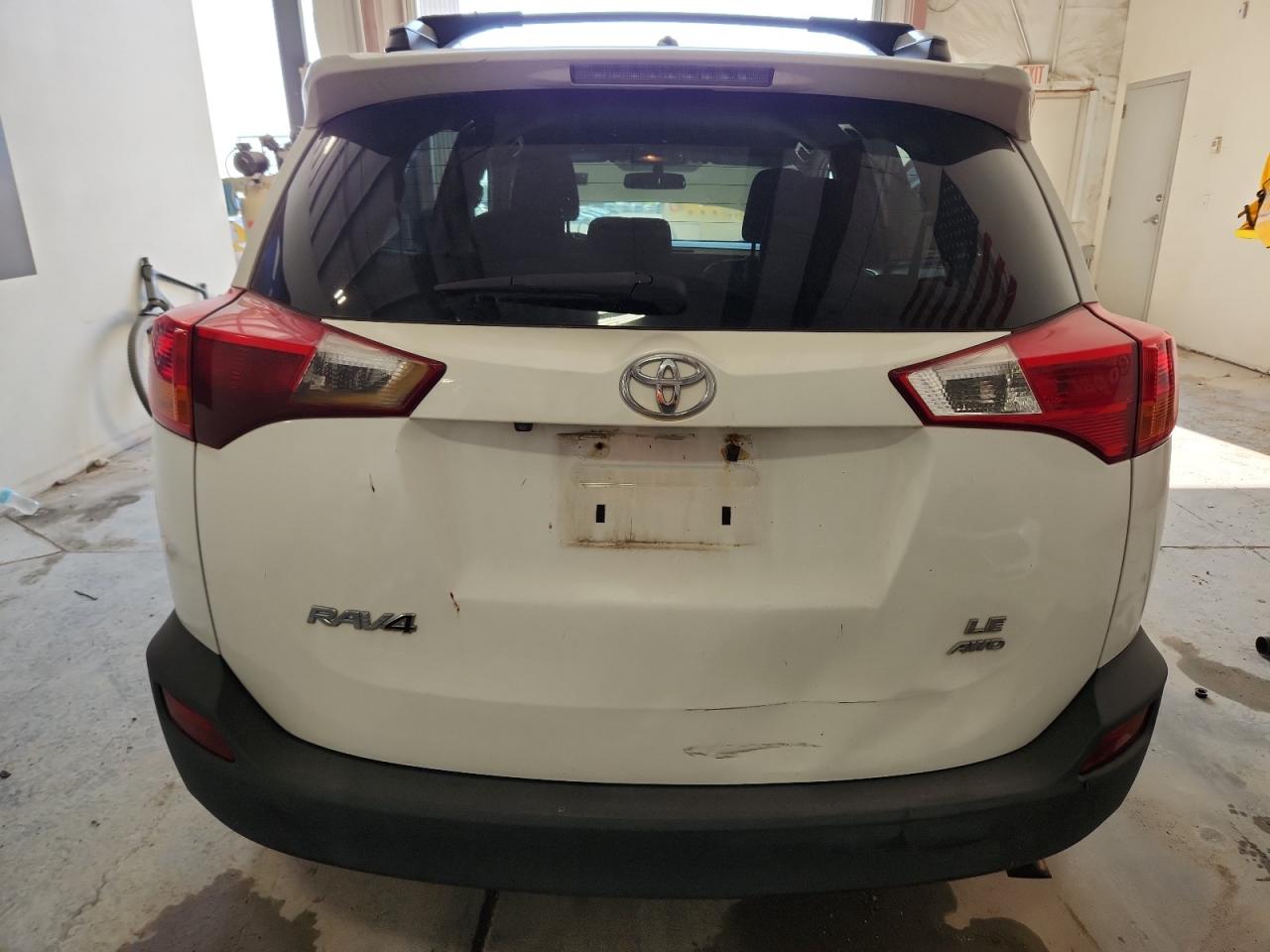 2014 Toyota Rav4 Le White vin: 2T3BFREV7EW221291 Damage: Lift Gate, Dent(S) W/ Paint Dmg, > 12 Inches