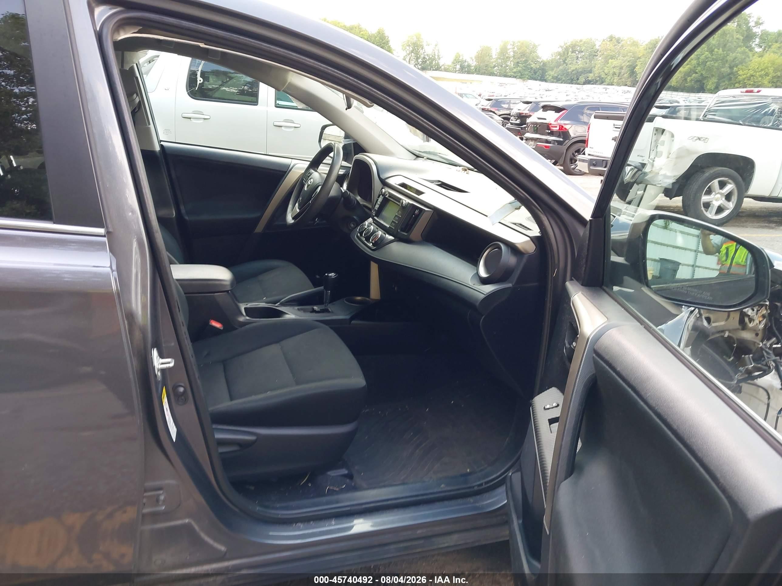 2015 Toyota Rav4 Le Gray vin: 2T3BFREV7FW244488