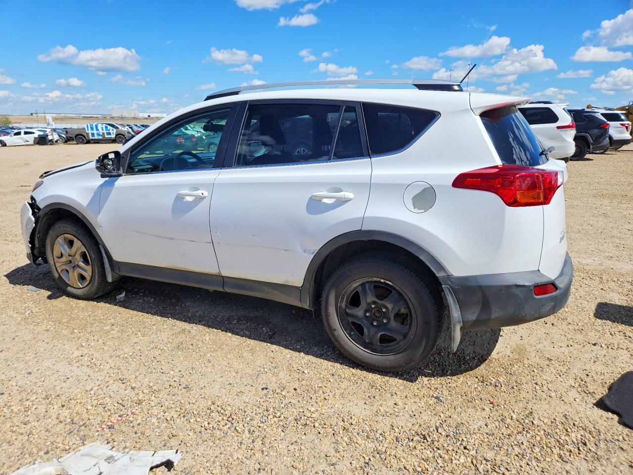 2015 Toyota Rav4 Le White vin: 2T3BFREV7FW252414