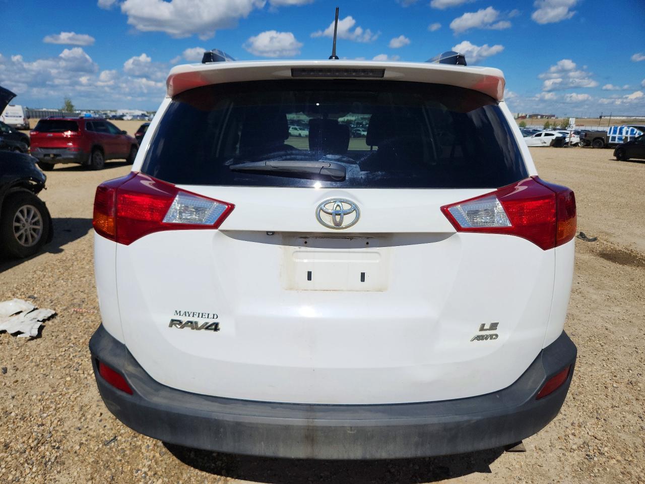 2015 Toyota Rav4 Le White vin: 2T3BFREV7FW252414