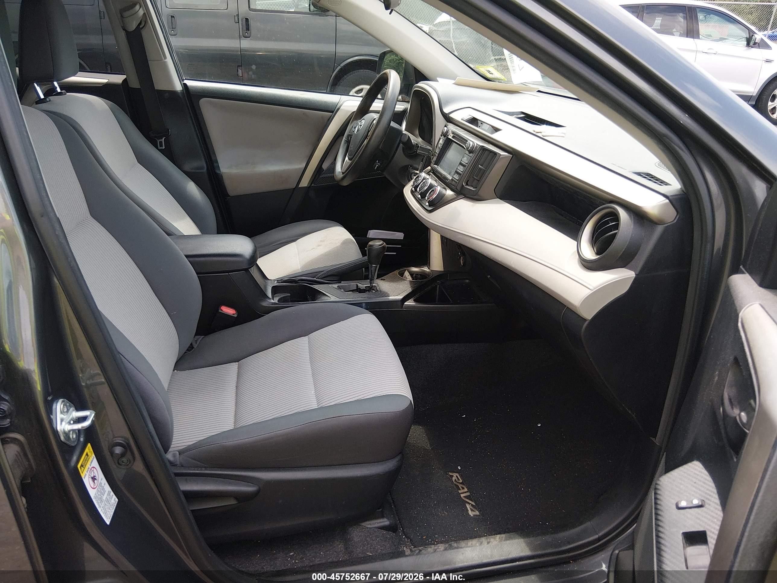2015 Toyota Rav4 Le Gray vin: 2T3BFREV7FW281928