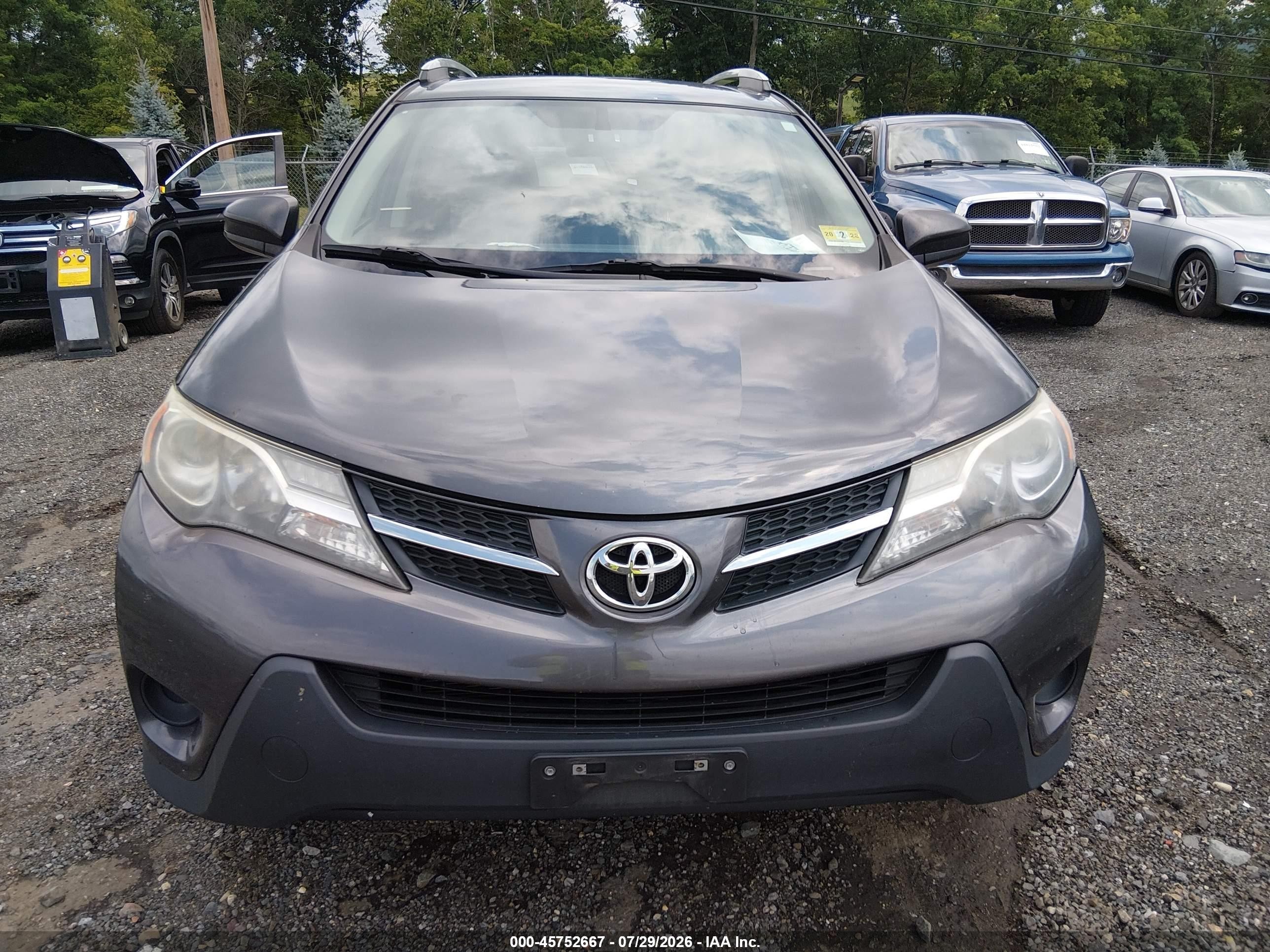 2015 Toyota Rav4 Le Gray vin: 2T3BFREV7FW281928