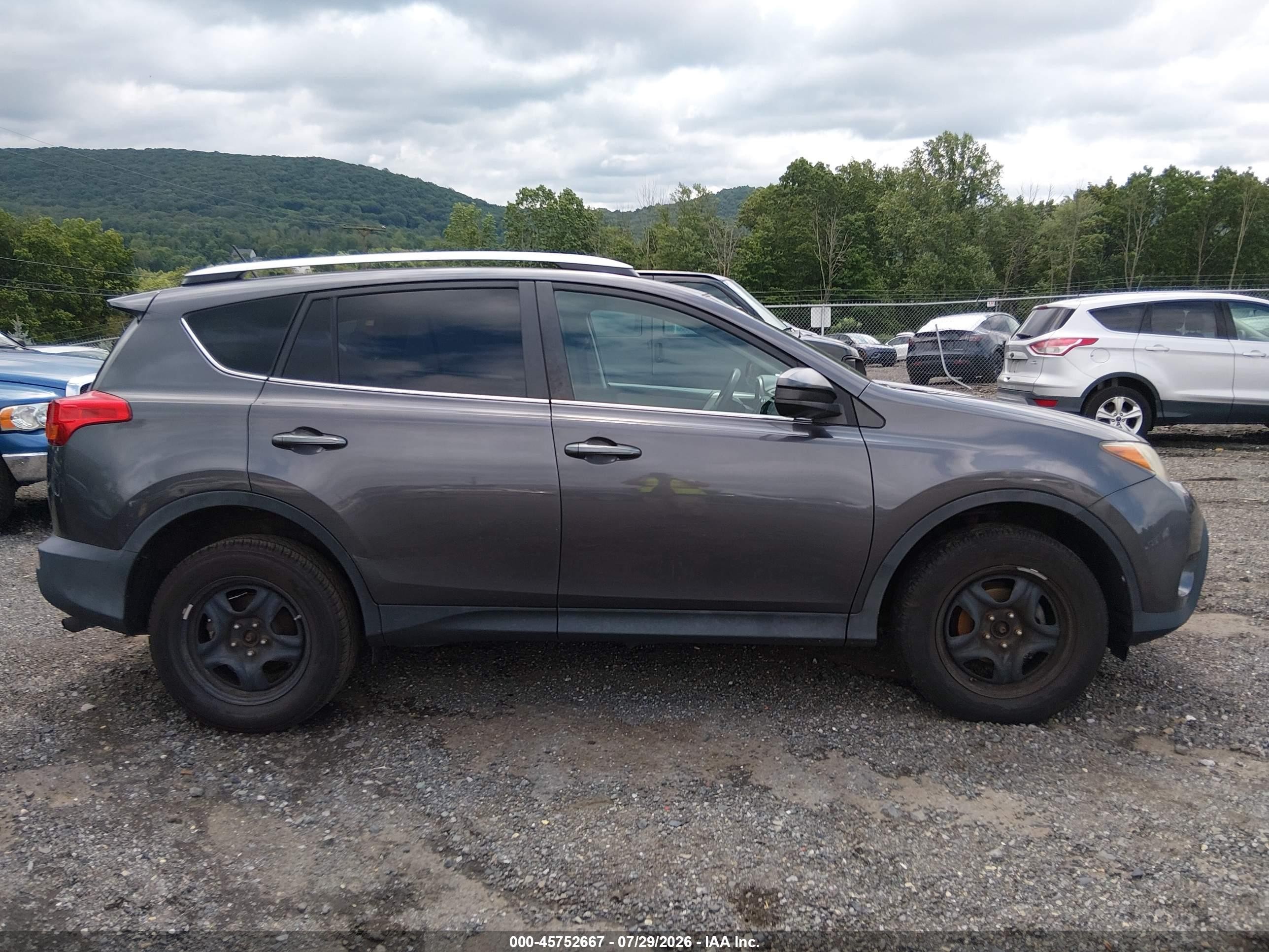 2015 Toyota Rav4 Le Gray vin: 2T3BFREV7FW281928