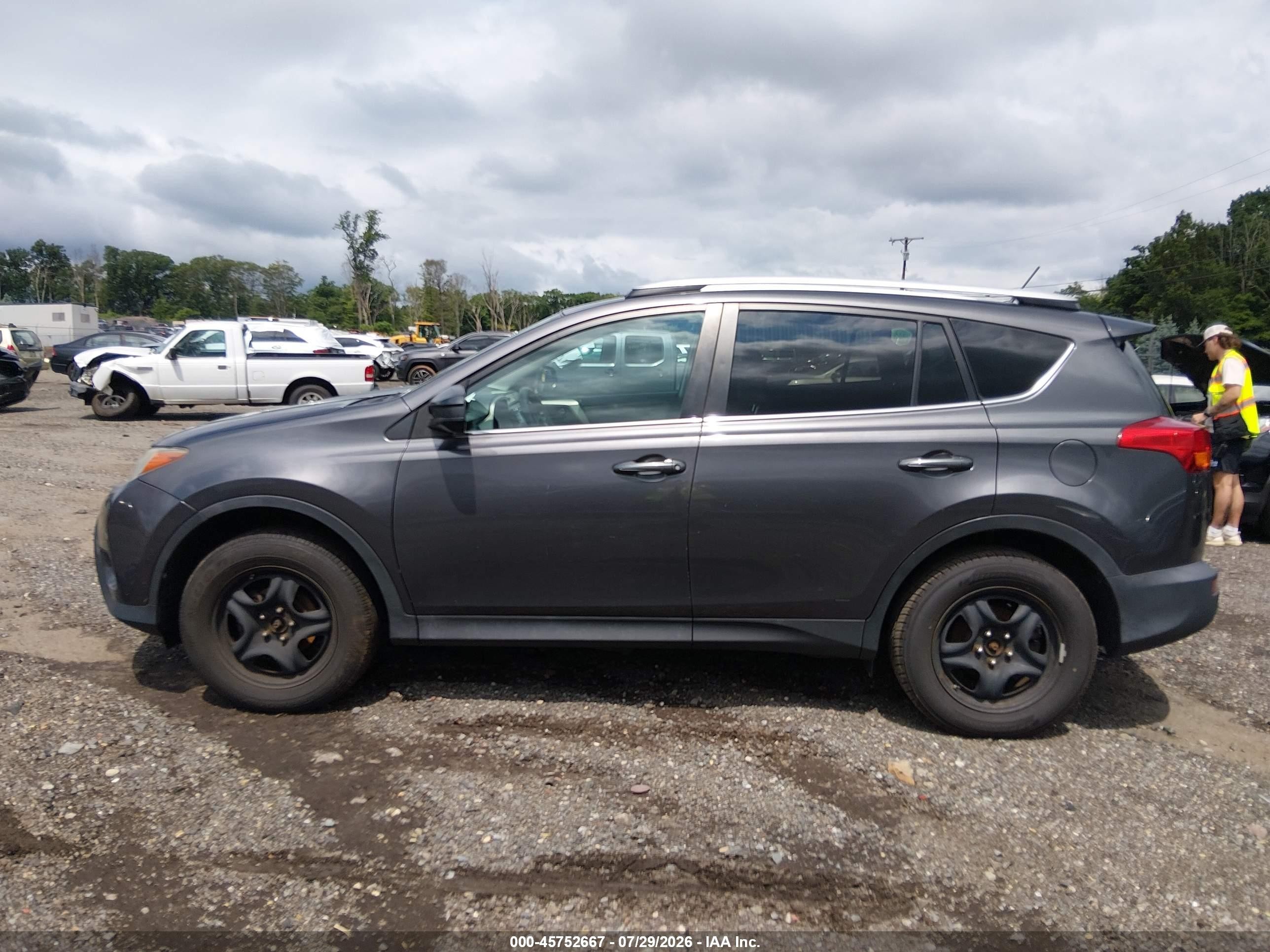 2015 Toyota Rav4 Le Gray vin: 2T3BFREV7FW281928