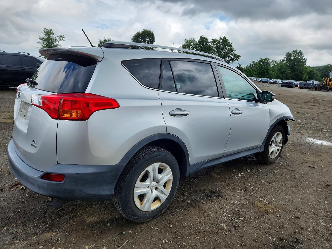 2015 Toyota Rav4 Le Серебряный vin: 2T3BFREV7FW305709