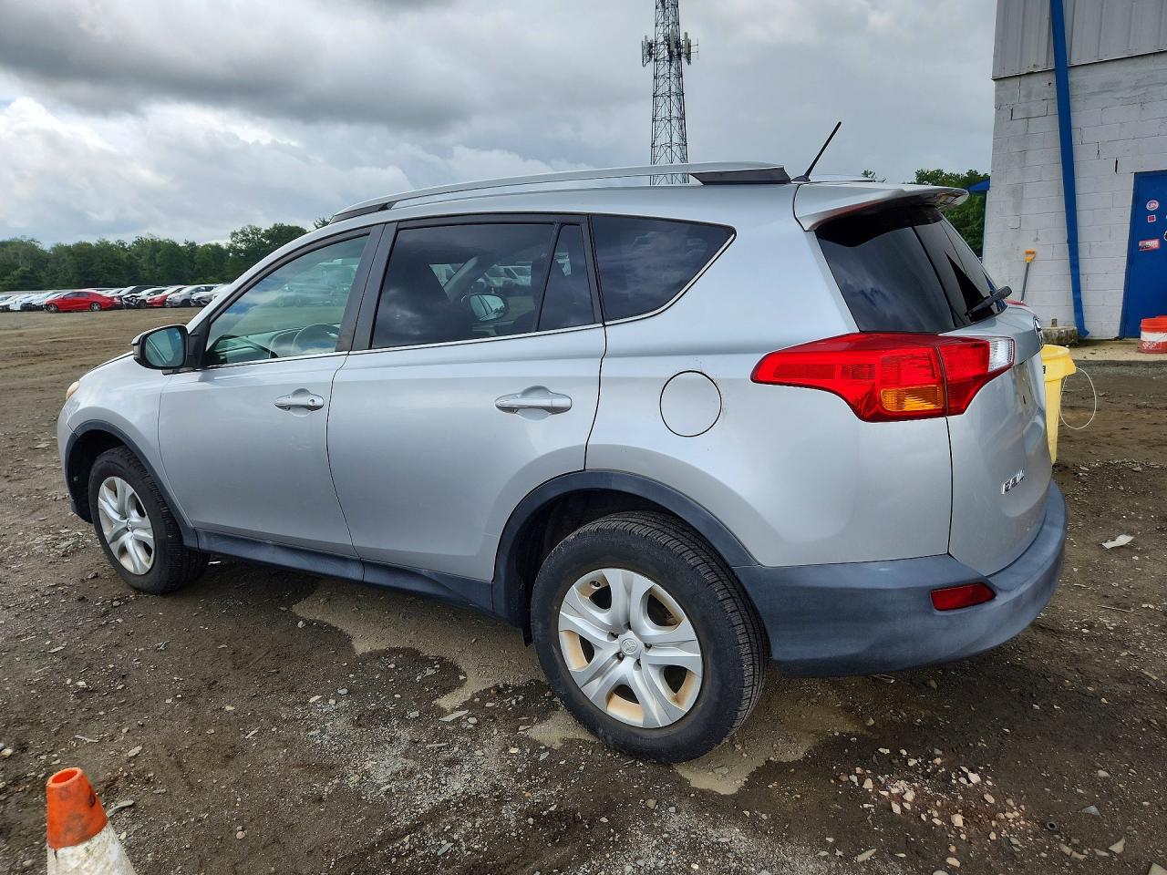 2015 Toyota Rav4 Le Серебряный vin: 2T3BFREV7FW305709