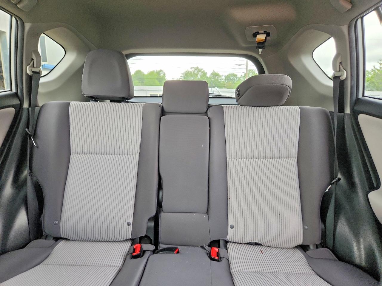 2015 Toyota Rav4 Le Серебряный vin: 2T3BFREV7FW305709