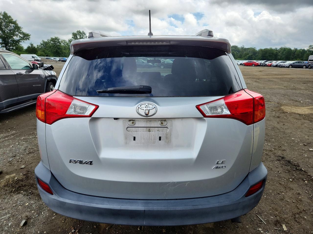 2015 Toyota Rav4 Le Серебряный vin: 2T3BFREV7FW305709