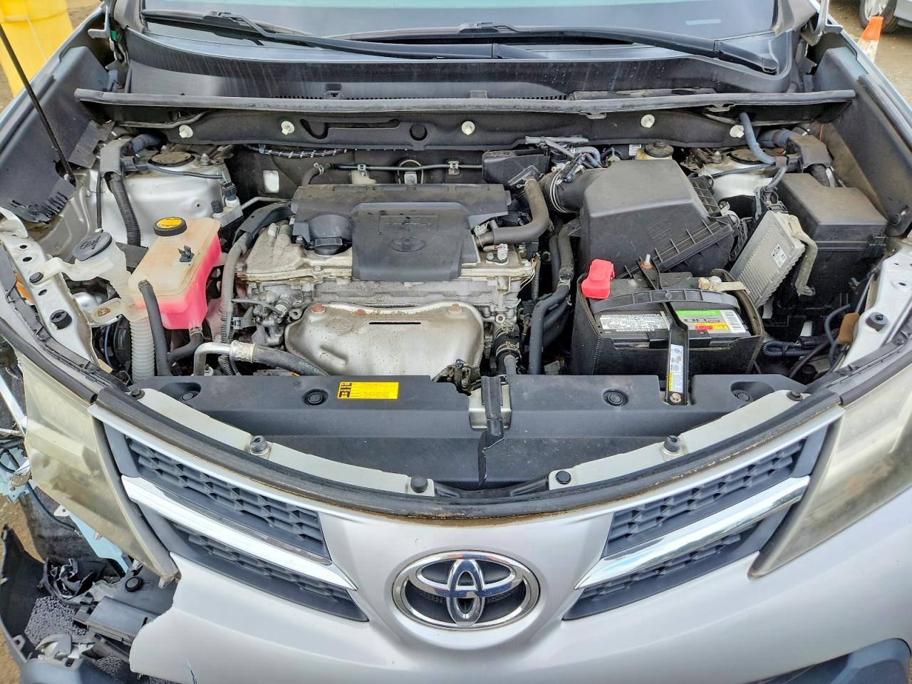 2015 Toyota Rav4 Le Серебряный vin: 2T3BFREV7FW305709
