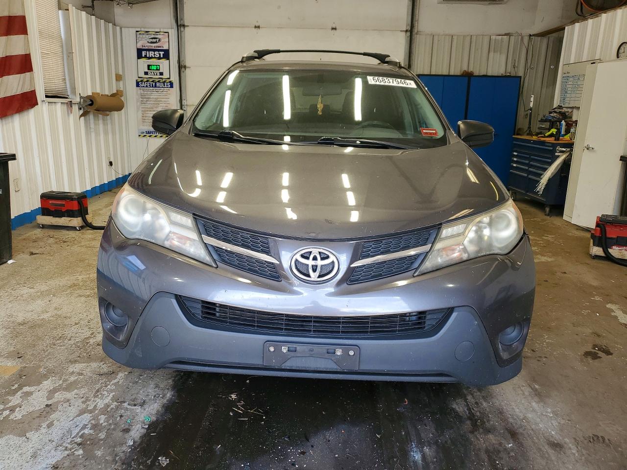 2015 Toyota Rav4 Le Gray vin: 2T3BFREV7FW307377