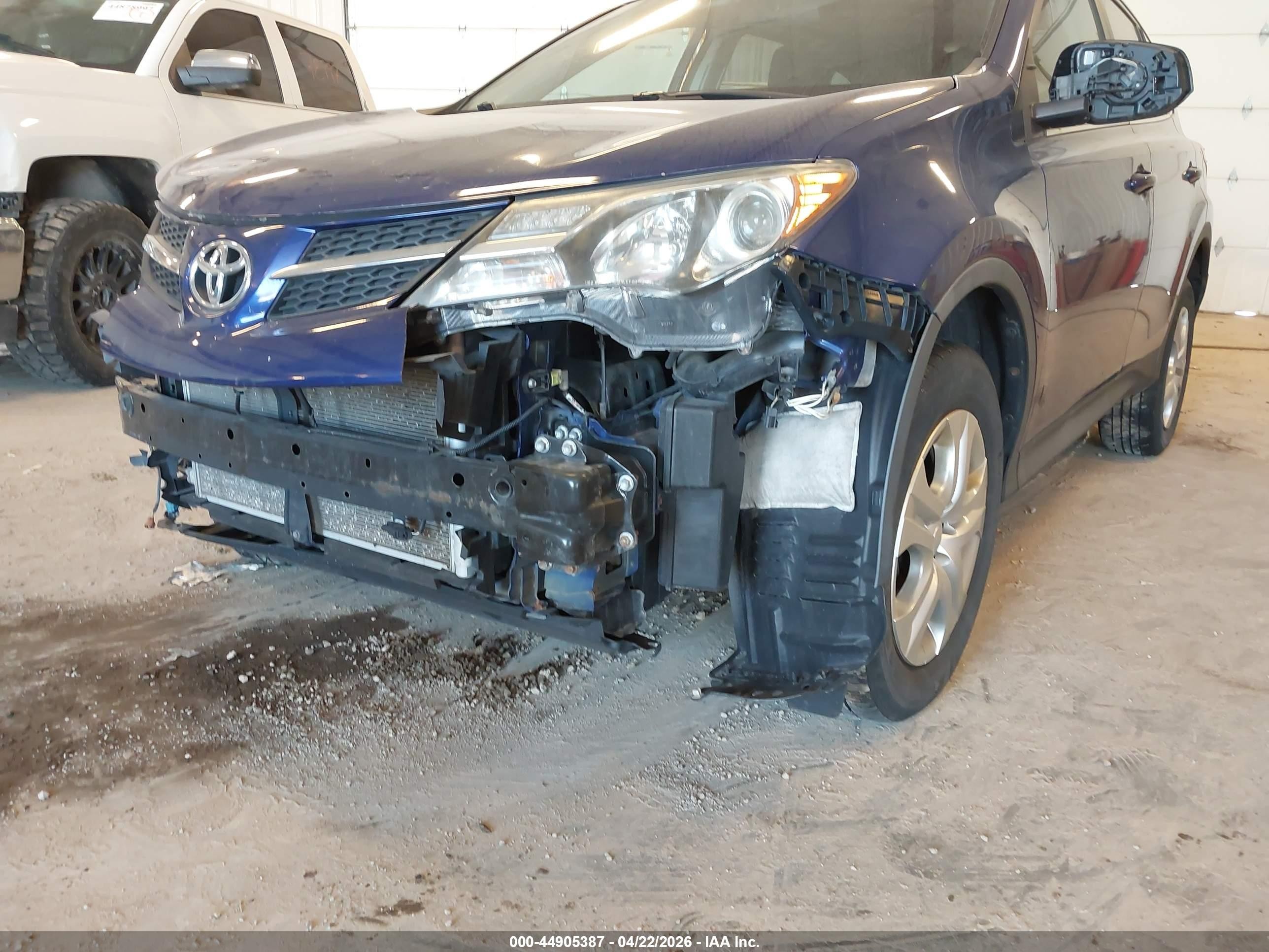 2015 Toyota Rav4 Le Blue vin: 2T3BFREV7FW382841