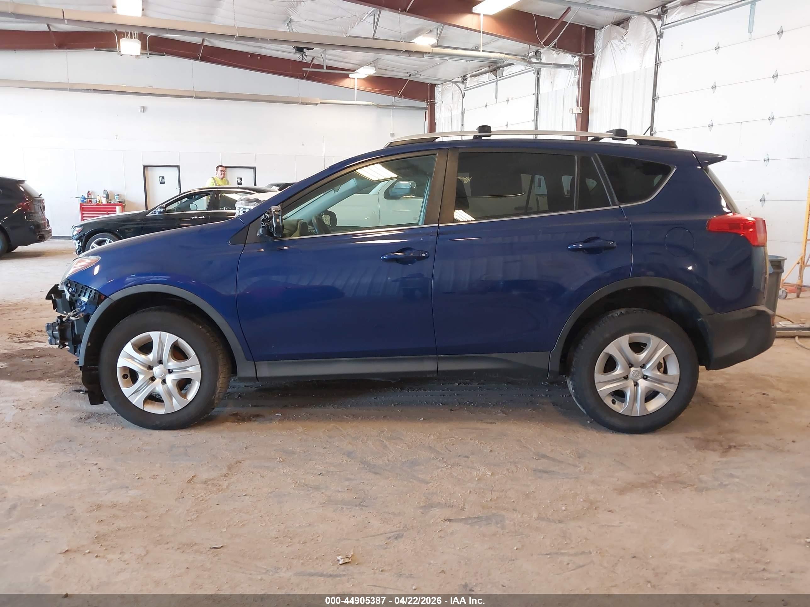 2015 Toyota Rav4 Le Blue vin: 2T3BFREV7FW382841