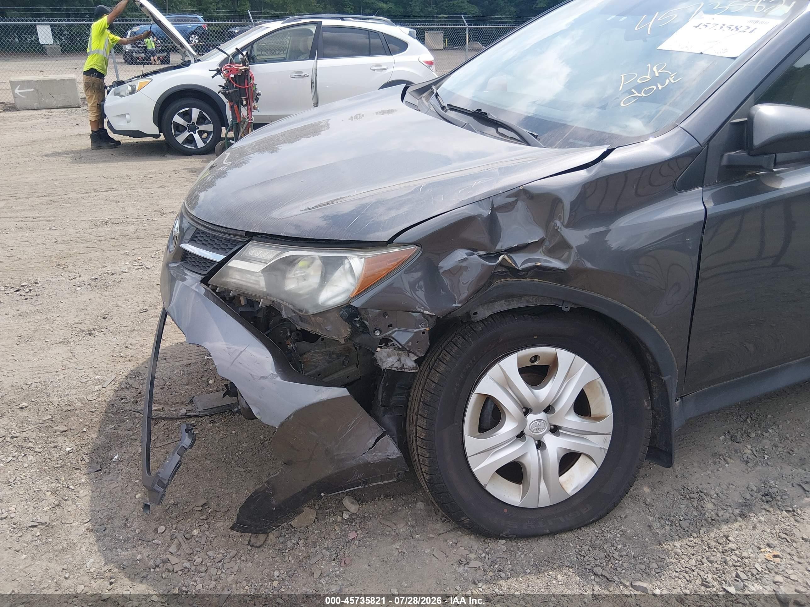 2015 Toyota Rav4 Le Gray vin: 2T3BFREV7FW386730