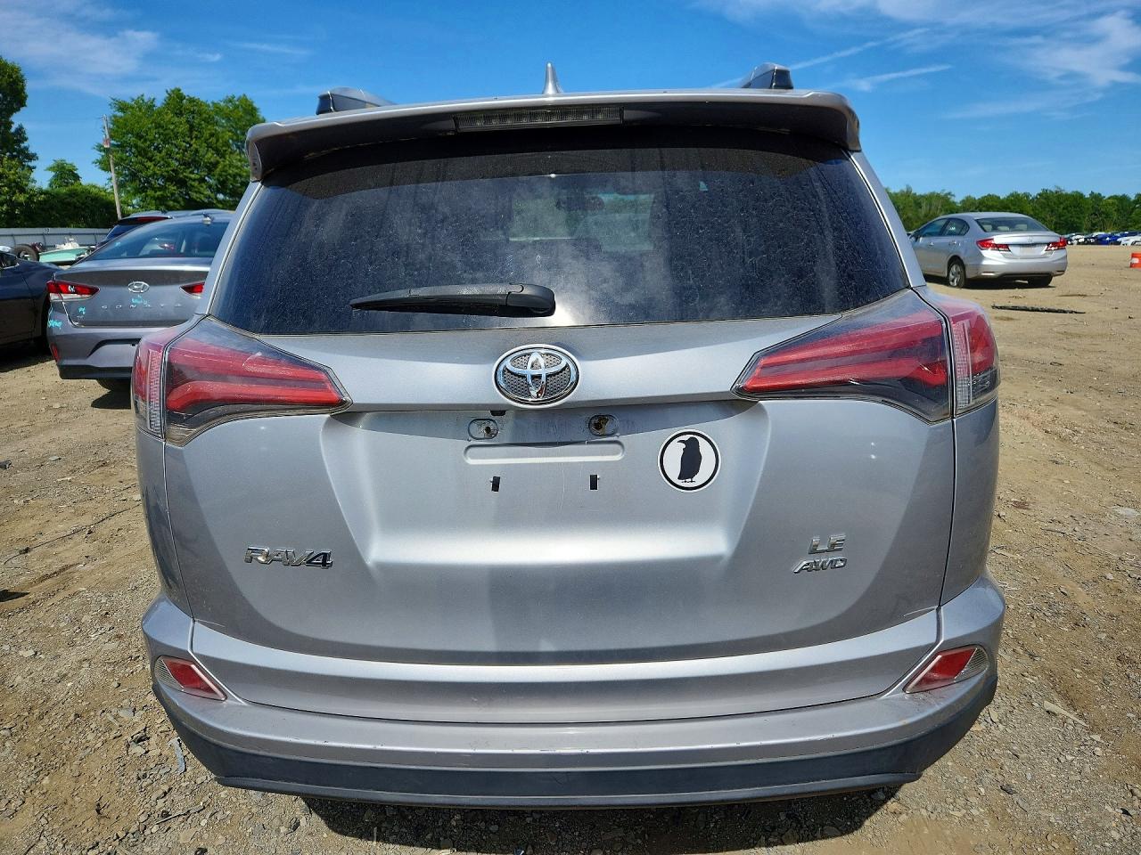 2016 Toyota Rav4 Le Серебряный vin: 2T3BFREV7GW427004
