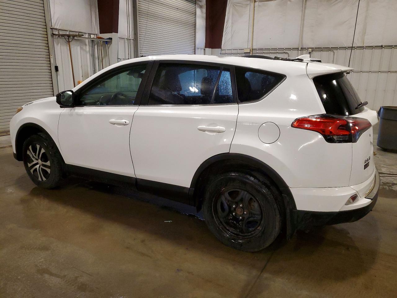 2017 Toyota Rav4 Le White vin: 2T3BFREV7HW620142