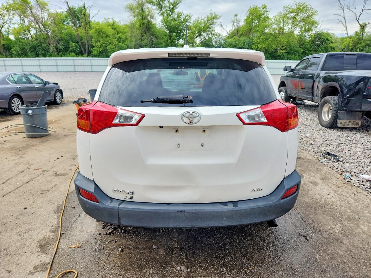 2013 Toyota Rav4 Le White vin: 2T3BFREV8DW025133