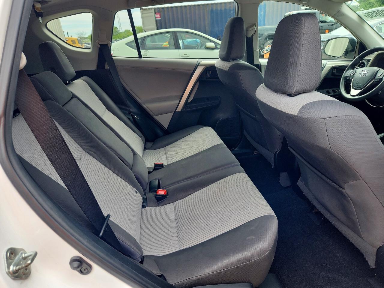 2013 Toyota Rav4 Le White vin: 2T3BFREV8DW025133