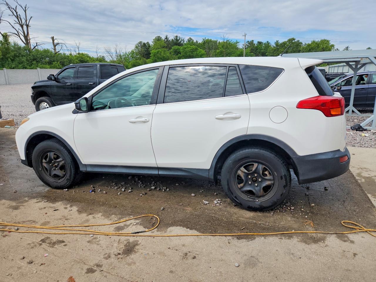2013 Toyota Rav4 Le White vin: 2T3BFREV8DW025133