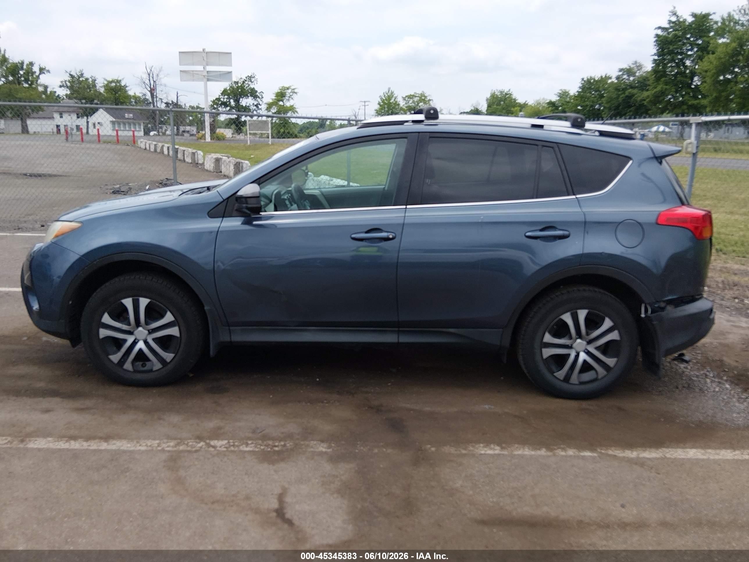 2013 Toyota Rav4 Le Blue vin: 2T3BFREV8DW071478