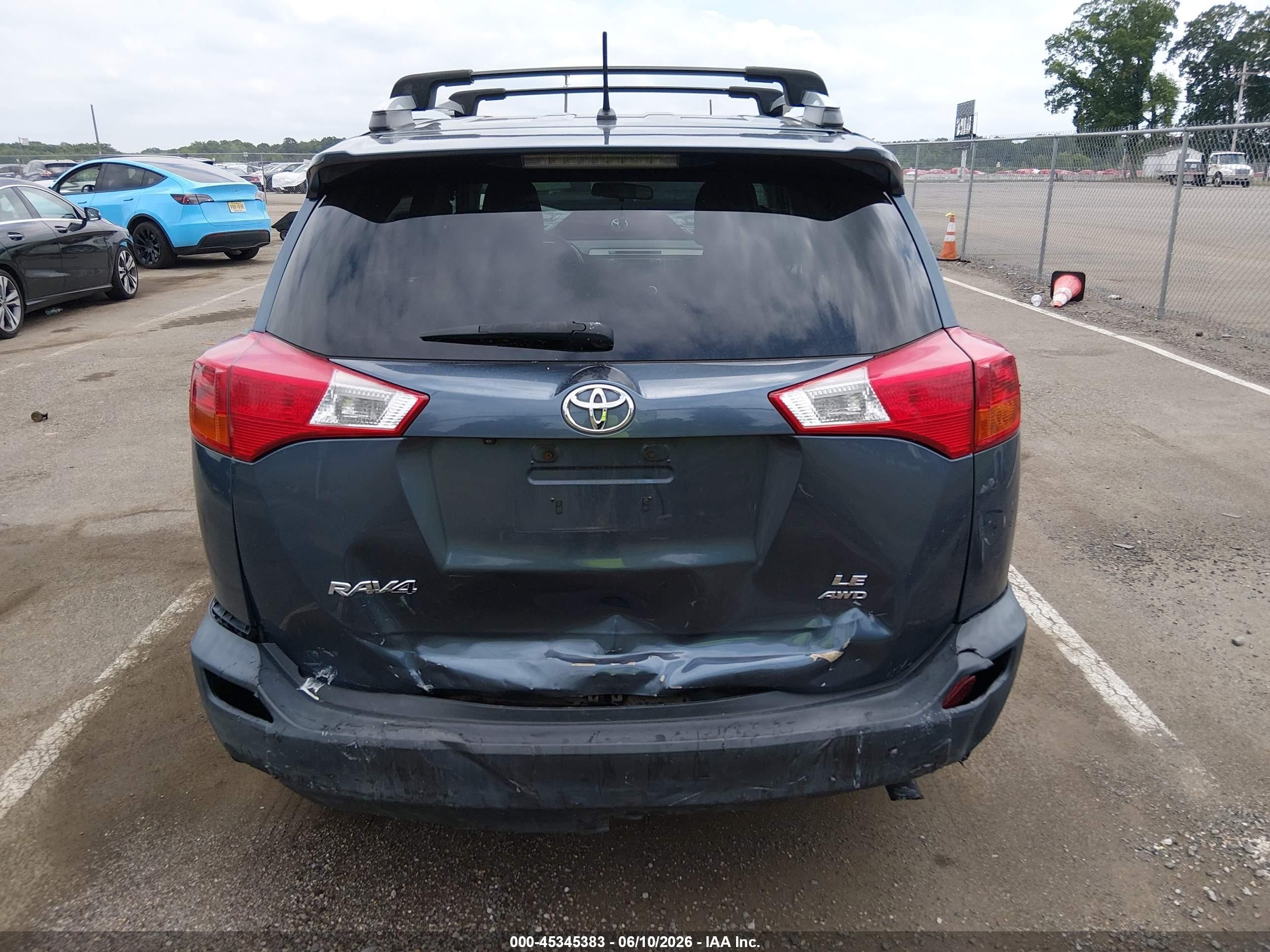 2013 Toyota Rav4 Le Blue vin: 2T3BFREV8DW071478