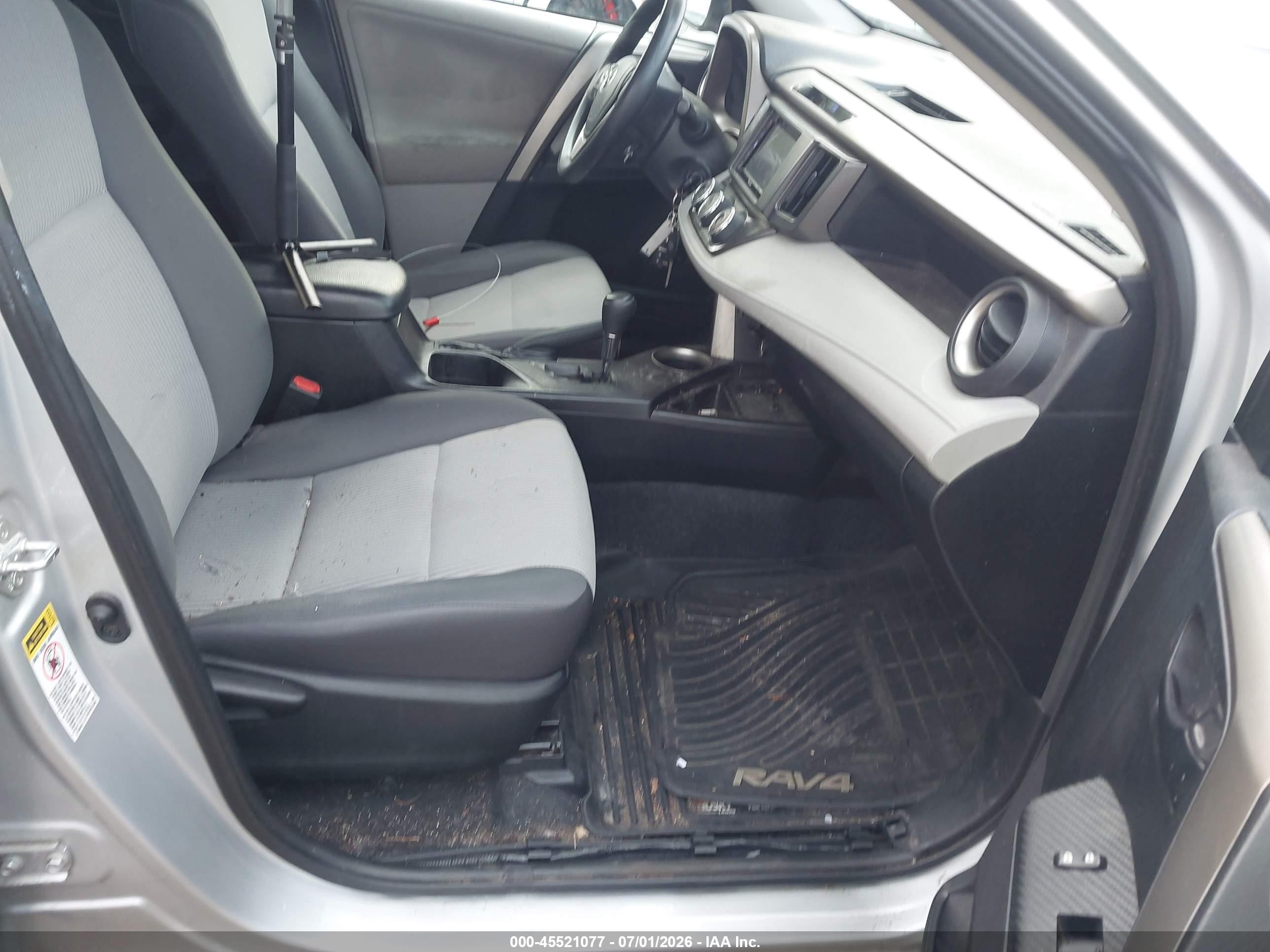 2013 Toyota Rav4 Le Silver vin: 2T3BFREV8DW087759