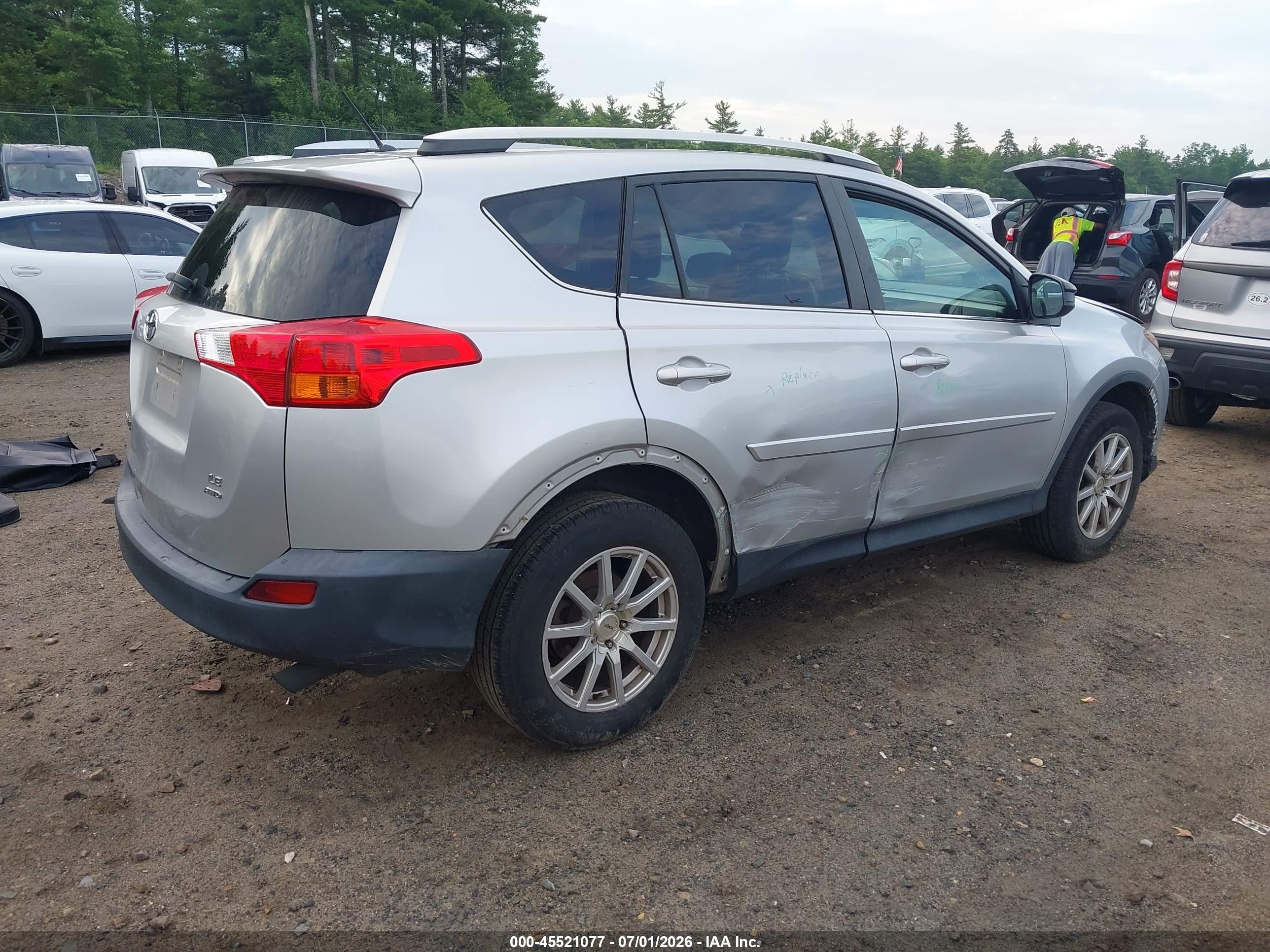 2013 Toyota Rav4 Le Silver vin: 2T3BFREV8DW087759