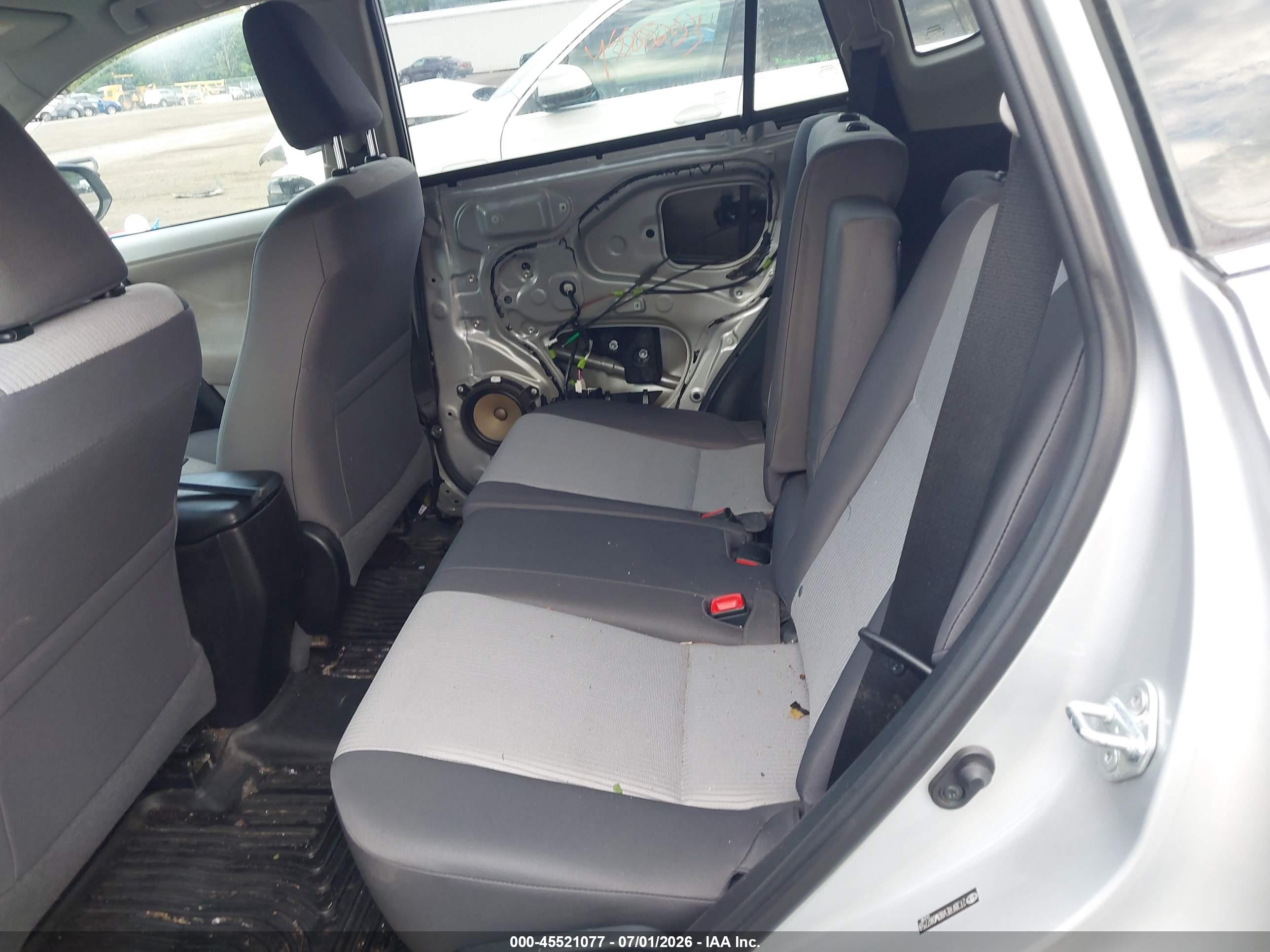 2013 Toyota Rav4 Le Silver vin: 2T3BFREV8DW087759