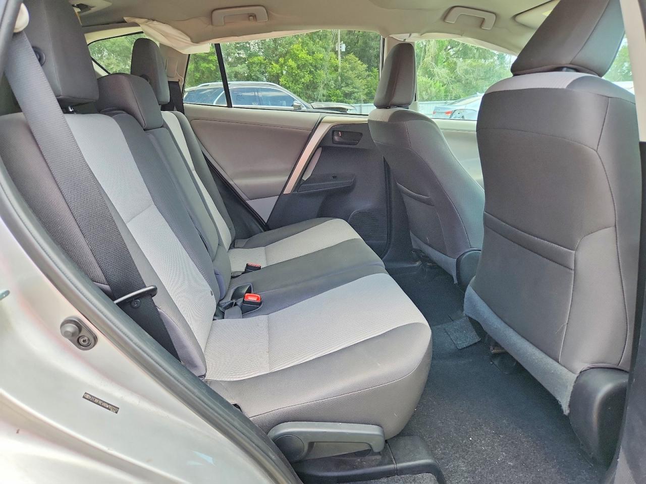2013 Toyota Rav4 Le Silver vin: 2T3BFREV8DW102227