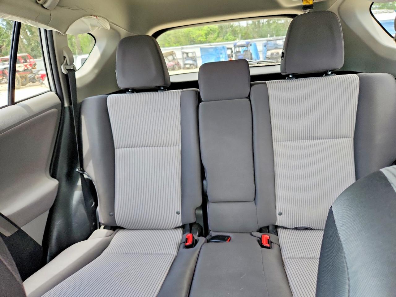 2013 Toyota Rav4 Le Silver vin: 2T3BFREV8DW102227