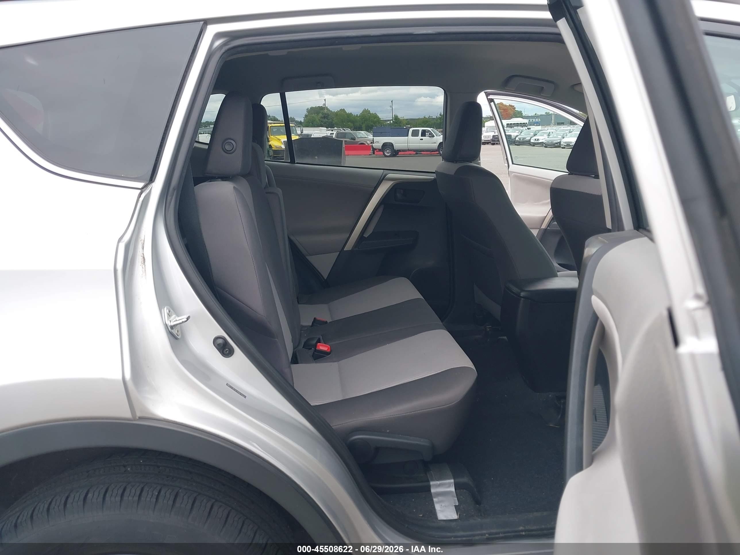 2013 Toyota Rav4 Le Silver vin: 2T3BFREV8DW106343